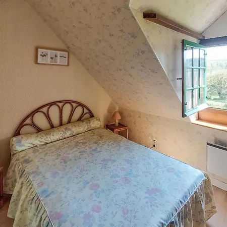 Hébergement de vacances 4 Bedroom Cozy In Mont-saint-jean Mont-Saint-Jean (Sarthe)