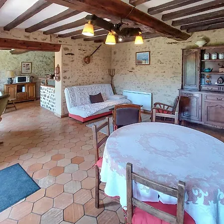 4 Bedroom In Mont-saint-jean 度假居 Mont-Saint-Jean (Sarthe)