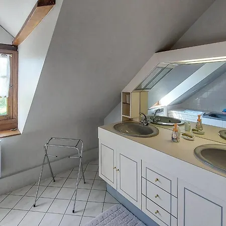 4 Bedroom In Mont-saint-jean * Mont-Saint-Jean (Sarthe)