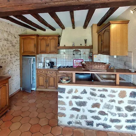 4 Bedroom Cozy In Mont-saint-jean Holiday home *