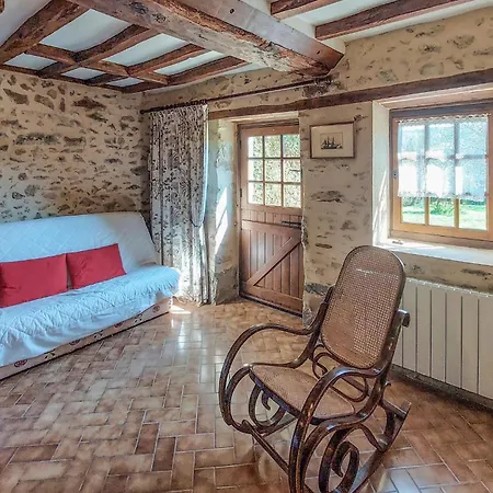 4 Bedroom In Mont-saint-jean Mont-Saint-Jean (Sarthe)