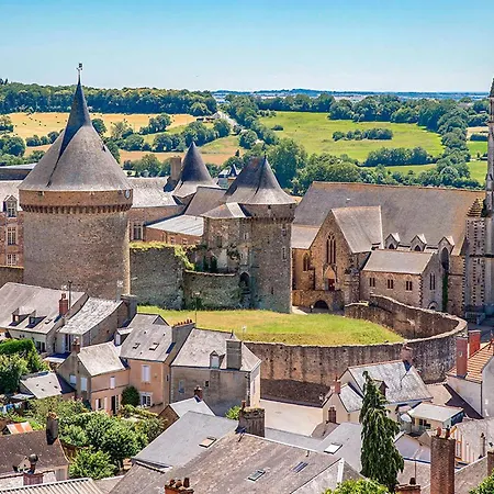 4 Bedroom In Mont-saint-jean 度假居 *