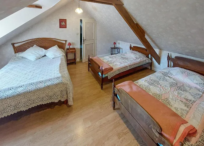 4 Bedroom In Mont-saint-jean Feriehus