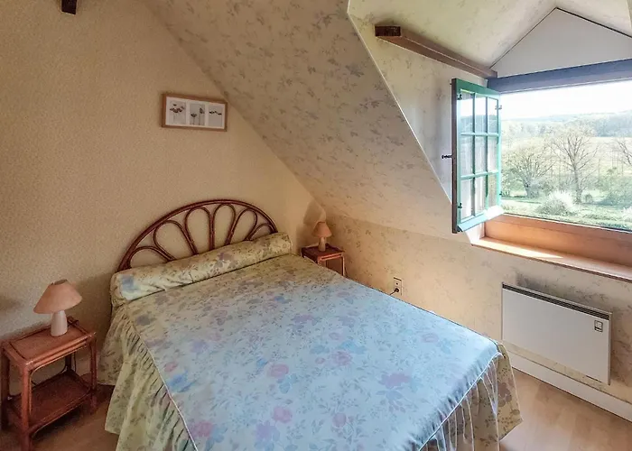 Feriehus 4 Bedroom In Mont-saint-jean Mont-Saint-Jean (Sarthe)