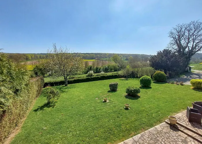 Semesterbostad 4 Bedroom In Mont-saint-jean Mont-Saint-Jean (Sarthe)