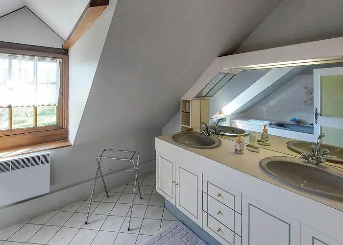 4 Bedroom In Mont-saint-jean * Mont-Saint-Jean (Sarthe)