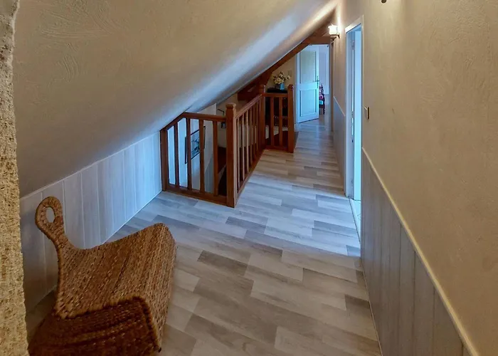 4 Bedroom In Mont-saint-jean Semesterbostad