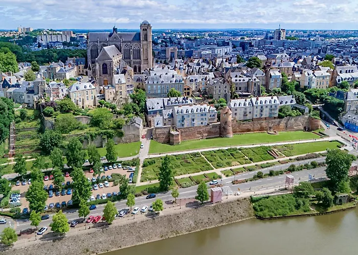 Semesterbostad 4 Bedroom In Mont-saint-jean Mont-Saint-Jean (Sarthe)