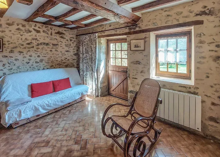 4 Bedroom In Mont-saint-jean Mont-Saint-Jean (Sarthe)