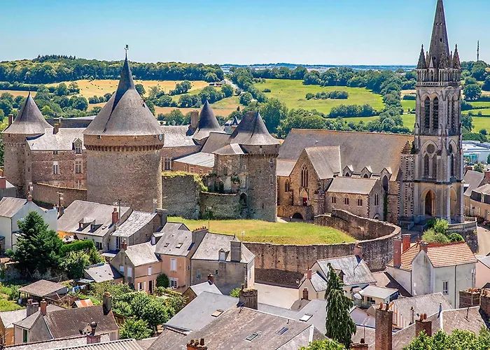 4 Bedroom In Mont-saint-jean Semesterbostad *